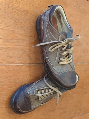 Men's Casual Brown Lace-Up Sneakers 8.5